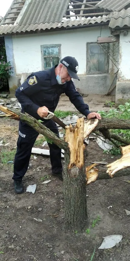 На Херсонщині пронісся торнадо: пошкоджені паркани та дахи будинків