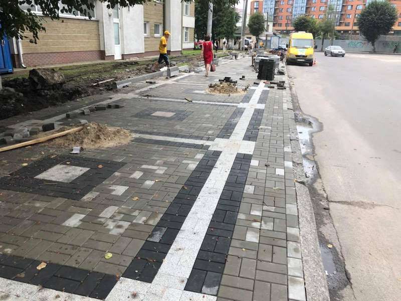 У Луцьку на Винниченка будуть нові тротуари (фото)