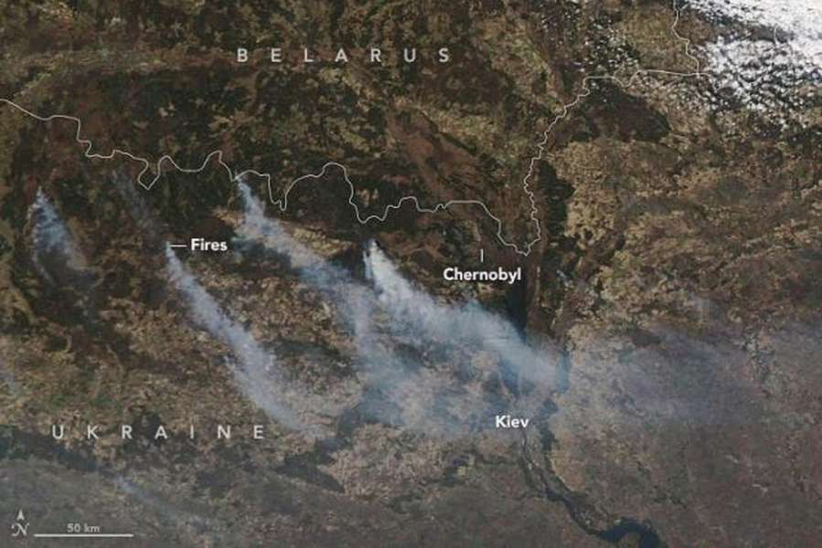 NASA показала фото масштабної пожежі під Чорнобилем з космосу (фото)
