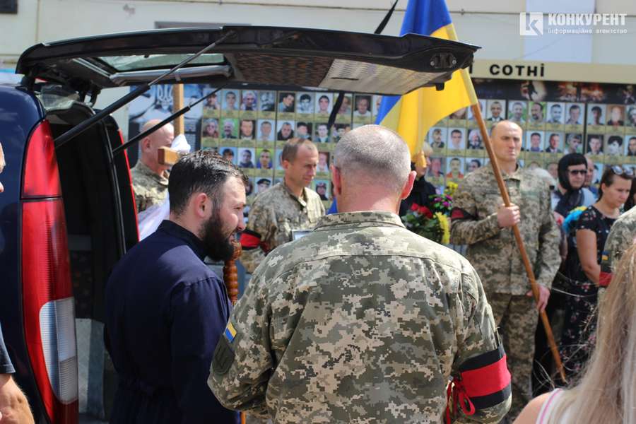 Луцьк попрощався з воїном Олександром Шевляковим, який загинув на Донеччині (фото, відео)