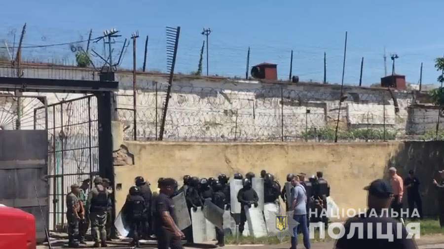 В одеській колонії бунтують ув’язнені: є постраждалі (фото)