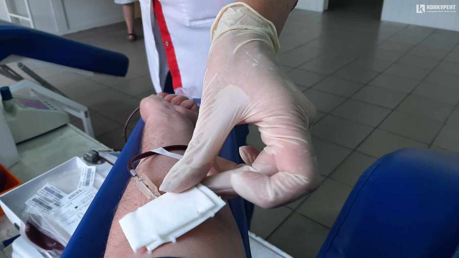 У вагітної дружини волинського командира виявили лейкемію: луцькі журналісти стали донорами крові для жінки (фото)