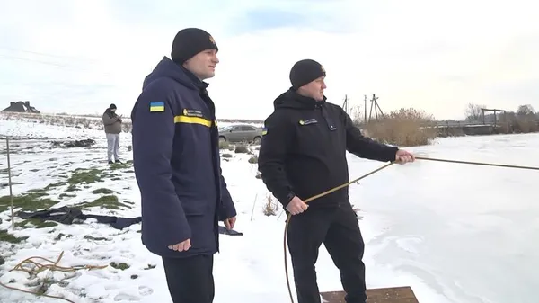 Під Луцьком рятувальники вчили школярів, як допомогти людині на кризі