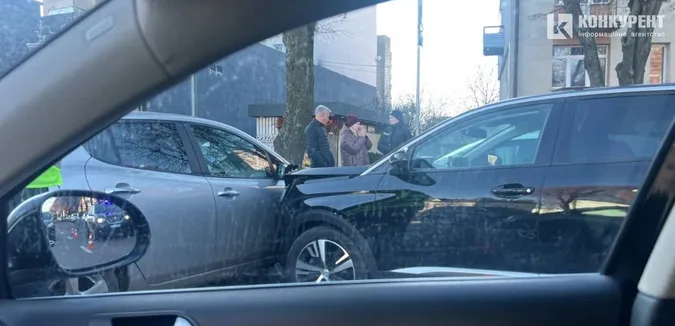 У Луцьку на проспекті Волі влупилися три автівки: утворився затор в обох напрямках