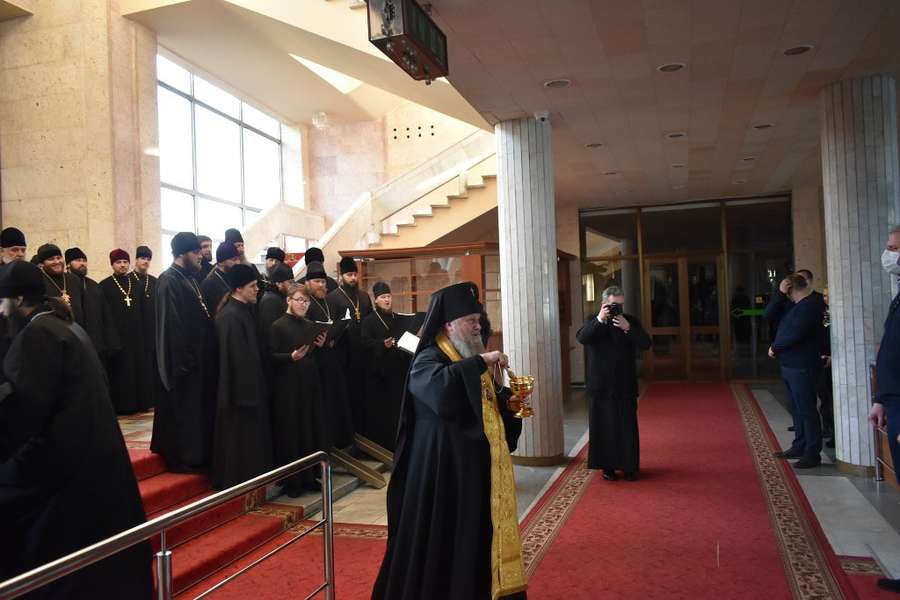 До Волинської ОДА прийшли священники «Московського» патріархату (фото)
