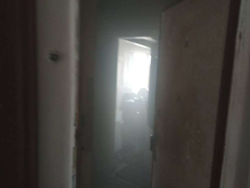 Підгоріла їжа на плиті: волинські рятувальники визволяли чоловіка із задимленої квартири (фото)