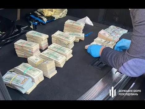 700 000 $ в авто: затримали волинського митника, який віз хабар у Київ (фото, відео)