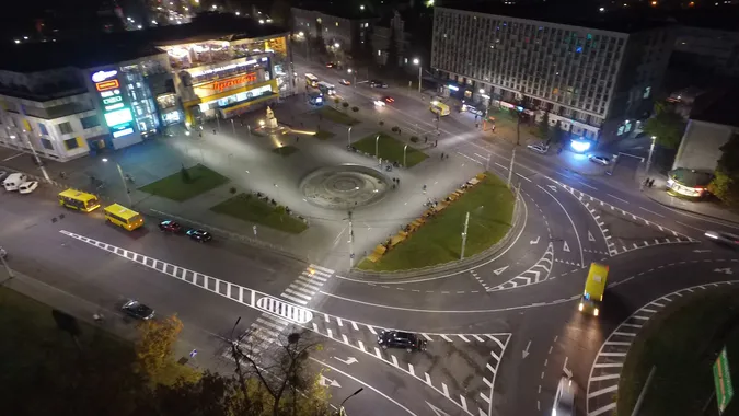 У ДСТУ немає знаків, які б врегулювали рух на кільці біля луцького «Променя» (відео)