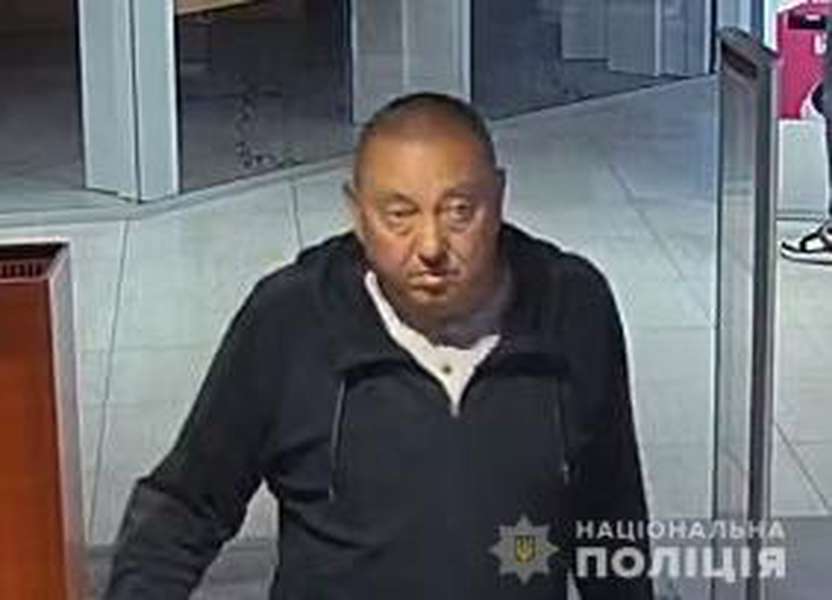 Крадіжки у Луцьку: поліція встановлює особи чоловіків (фото)