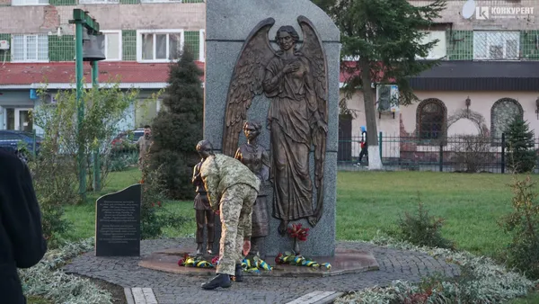 У Луцьку вшанували пам'ять жертв Голодомору (фото, відео)