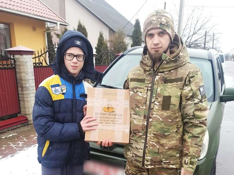 Священники допомогли волинському семикластику купити FPV-дрон для військових