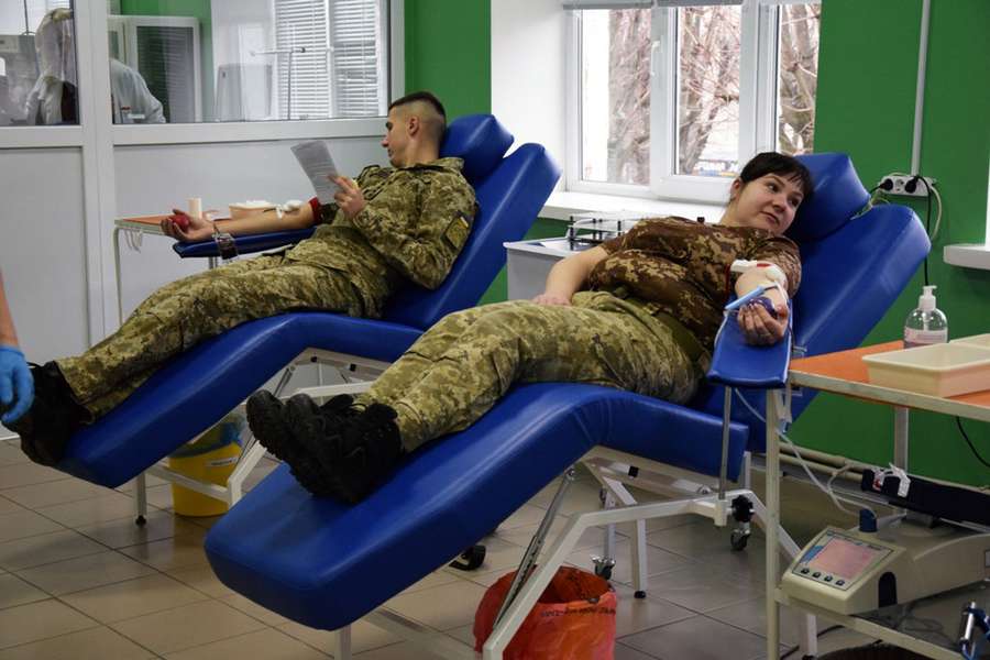 У Луцьку понад 40 прикордонників здали кров для поранених побратимів  (фото)