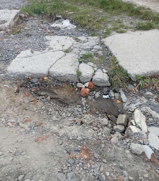 Немає грошей: у Луцьку не можуть відремонтувати дорогу