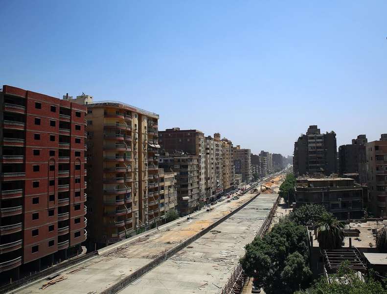 За  півметра від житлових будинків: як у Єгипті будують автомагістраль (фото)