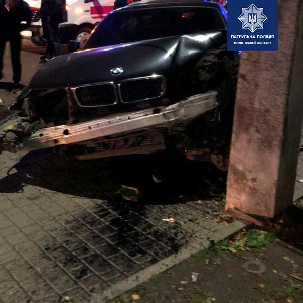 У Луцьку BMW врізалося в Renault: винуватець втік (фото)