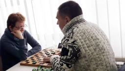 З Бахмута до Луцька разом із родиною евакуювався чемпіон світу із шашок (відео)