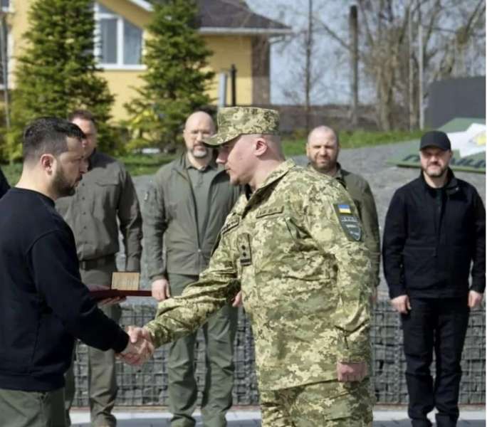 Зеленський нагородив орденами двох воїнів «князівської» бригади (фото)