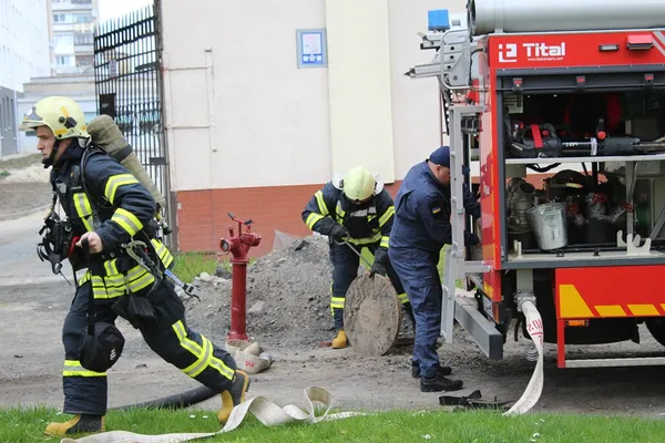 Евакуація і порятунок потерпілого: у луцькому виші – «пожежа» (фото)