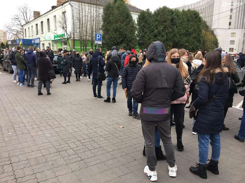 «Людина їсть не тільки в будні»: у Луцьку страйкують підприємці  (фото, відео)