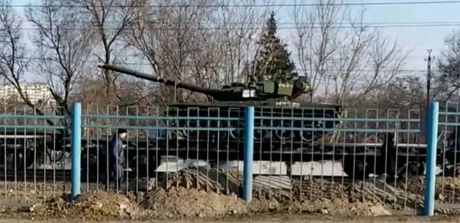 російські терористи стягують додаткову військову техніку з регіонів