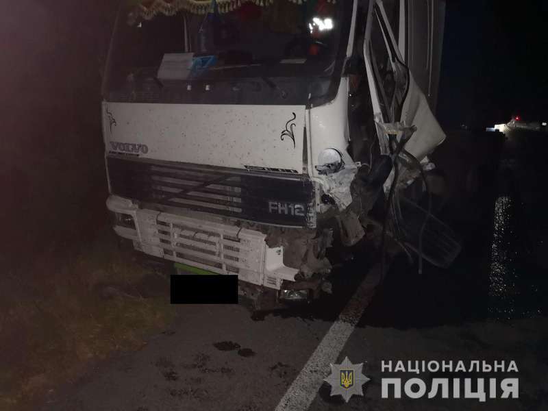 Лобове зіткнення з вантажівкою: в аварії на Рівненщині загинув волинянин (фото)
