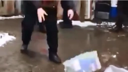 «Сухий закон»: у Луцьку правоохоронці знищили велику партію алкоголю (відео)