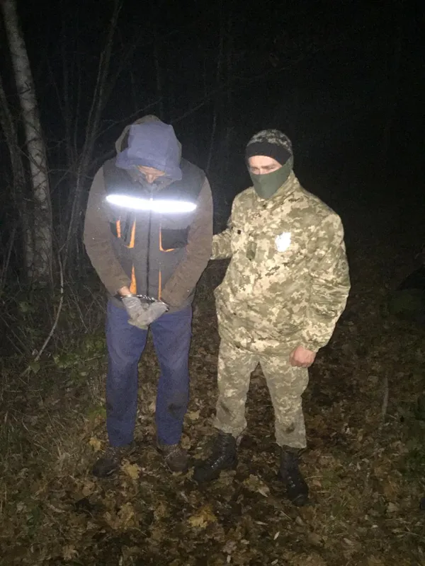 На Волині пачкарі через місток носили сигарети (фото)