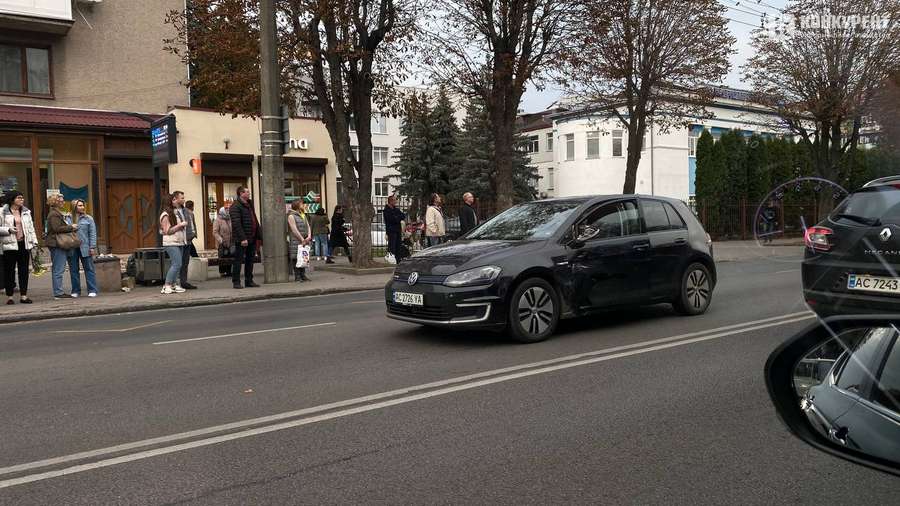 У Луцьку сталась аварія на проспекті Перемоги: рух ускладнено (фото)