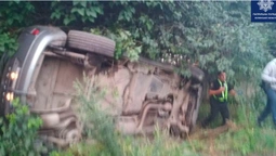 "П'яна" ДТП у Луцьку: авто в'їхало в огорожу та перевернулося (фото)