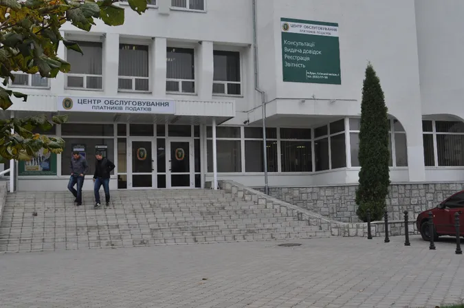 Як під час свят працюватимуть центри обслуговування платників податків