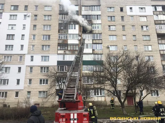 У Луцьку на Дружби Народів загорілася квартира (фото, відео)