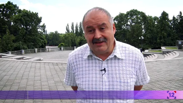 Як у Луцьку валили пам'ятник Леніну. Архівне відео