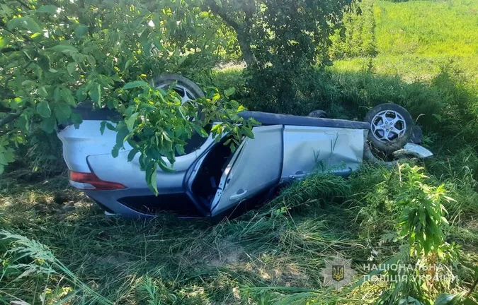 У Луцькому районі сталася жахлива аварія: легковик – у кюветі, люди – у лікарні