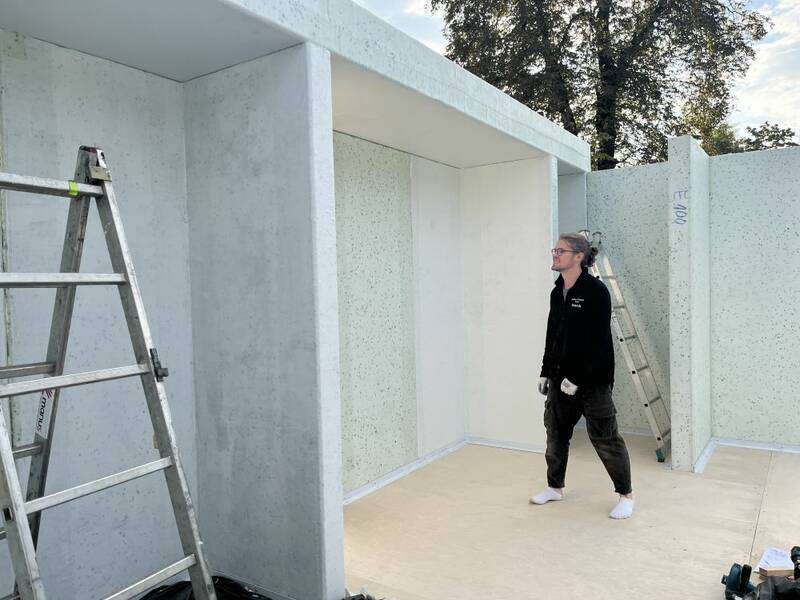 У Польщі показали прототип модульного будиночка для українських біженців (фото)