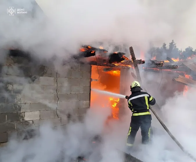 Три пожежі за добу: на Волині горіли будинок і господарські споруди (фото)