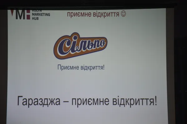 І продемонстрував кілька іронічних слайдів
