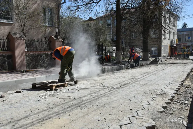 У Луцьку на вулиці Пушкіна відновлять трилінку