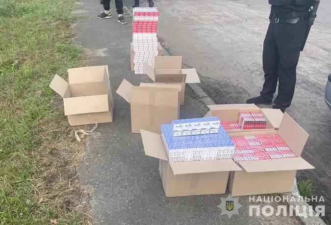 На Волині в авто порушниці знайшли понад 200 блоків «лівих» сигарет (фото)
