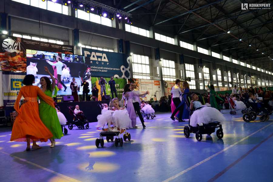 У Луцьку відбувся бал для дітей та молоді з інвалідністю (фото)