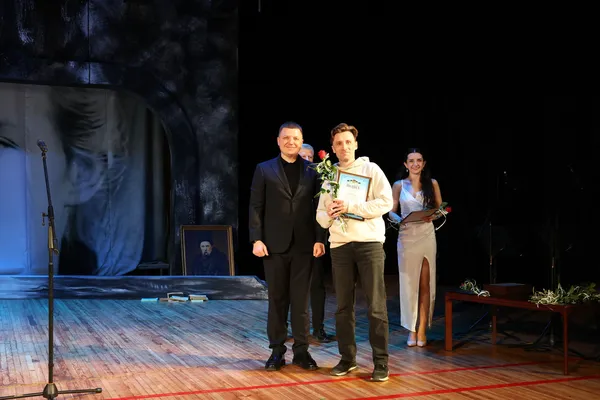 Тарас Шкітер привітав працівників Волинського драмтеатру з професійним святом (фото)