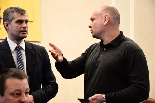 ...а потім, традиційно, радиться з Вячеславом Рубльовим...