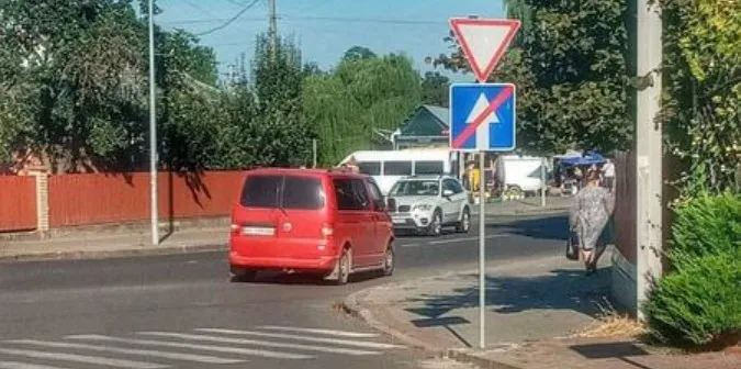 У Володимирі поблизу школи запровадили односторонній рух транспорту (фото)