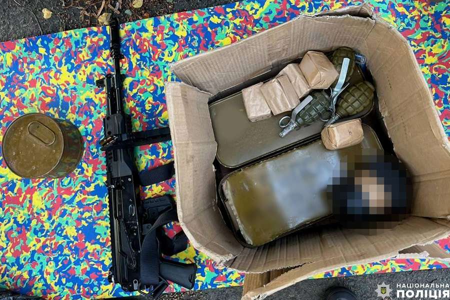 АК-12, РПГ, гранати та набої: затримали торговця зброєю з Луцька (фото)
