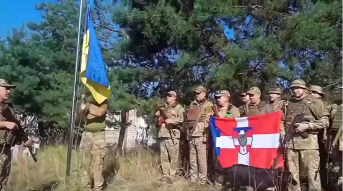 Волинські тероборонівці підняли синьо-жовтий стяг на Донбасі (відео)