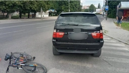 У Луцьку BMW X5 збив 14-річного велосипедиста на переході (фото, відео)