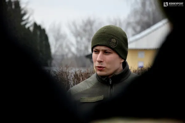 Дубинки, АК та шоломи: луцькі ліцеїсти відвідали військову частину Нацгвардії (фото)