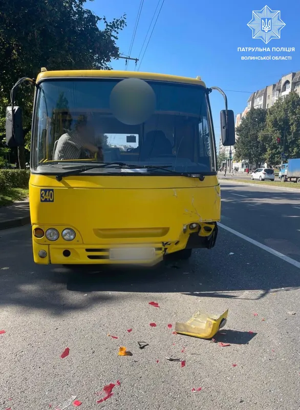 У Луцьку маршрутка протаранила легковик (фото)
