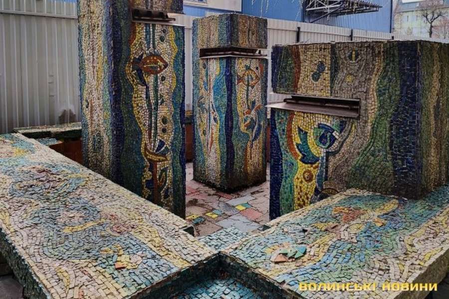 Прогулюючись Луцьком: показали найцікавіші мозаїки міста (фото)