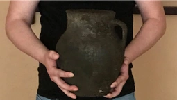 У луцьких підземеллях знайшли глек, а в ньому – камінь у формі серця (фото)