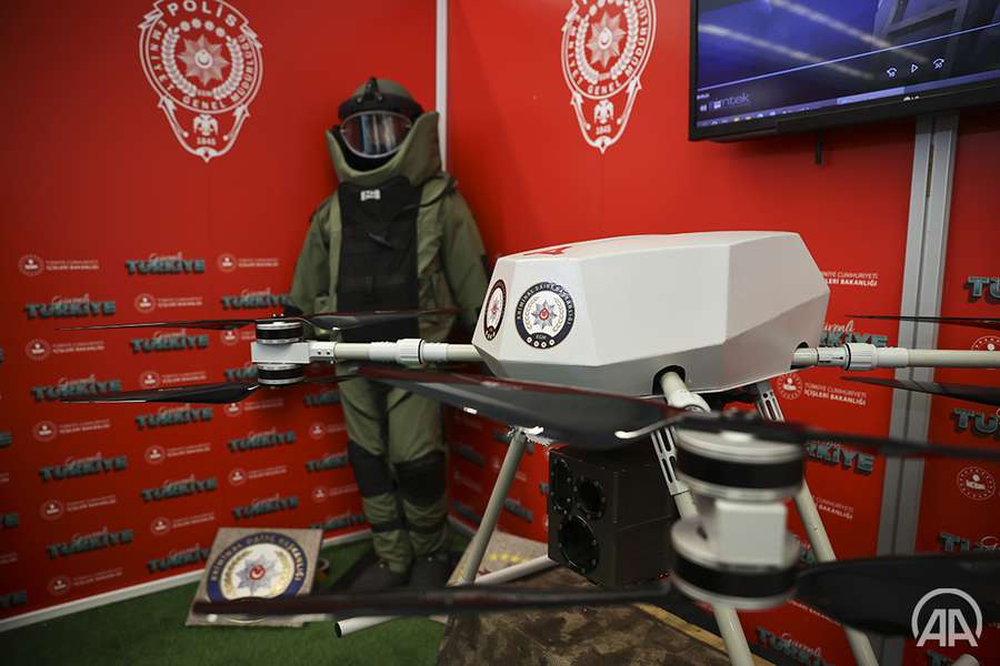 Влучив у ціль з 500 метрів: у Туреччині вперше провели випробування дрона з лазерною зброєю (фото)